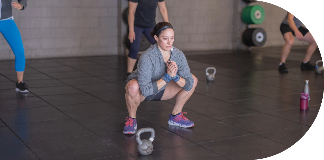 Exercícios de mobilidade são importantes para evitar dores e lesões, além de ajudar na performance de quem pratica atividade física. Veja aqui alguns exemplos.